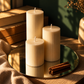 Collezione Ercole, set di tre candele spente con stoppino corto e luce dorata.